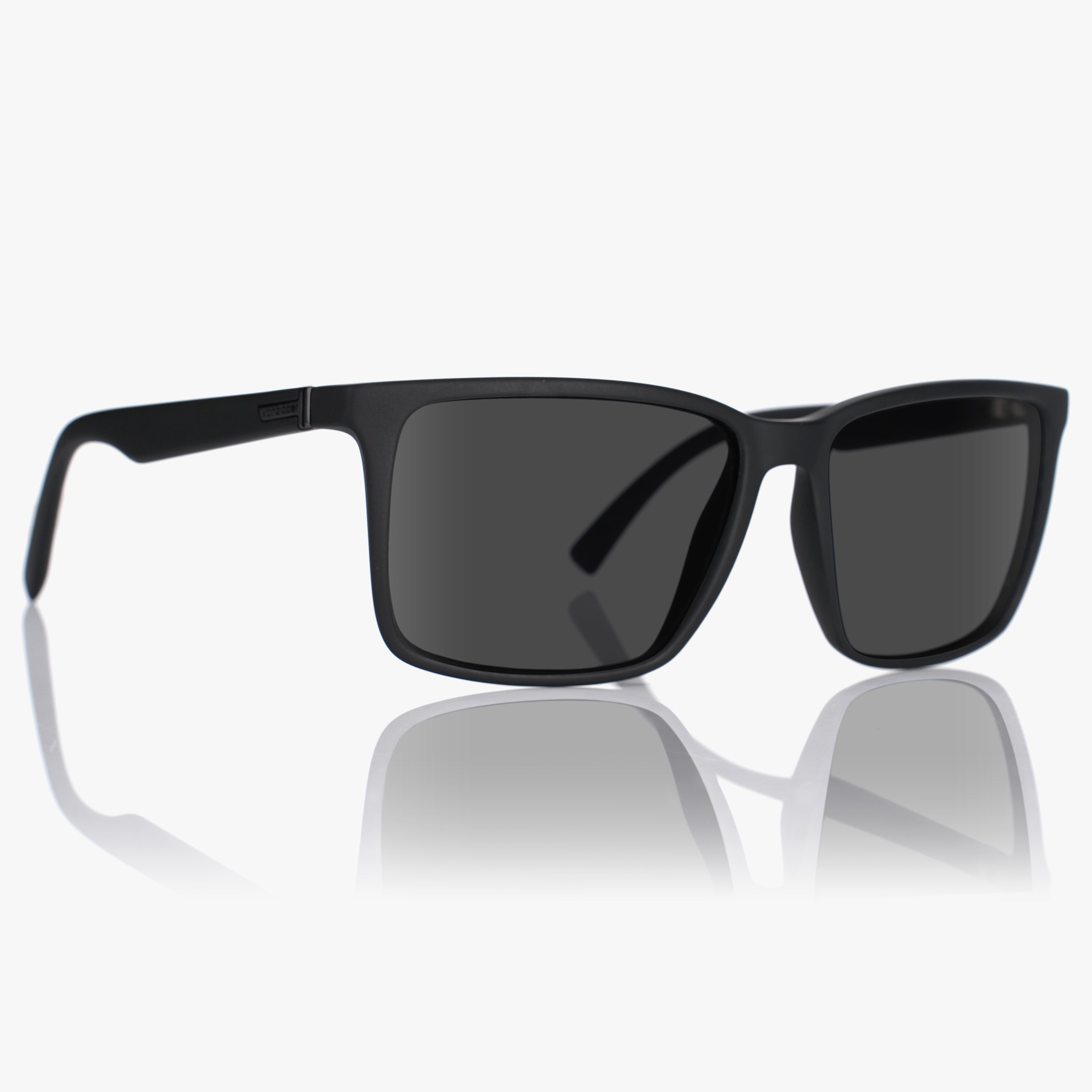 Lesmore-Blackonblack-Matte-